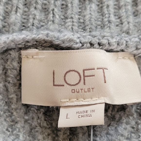 NWT Loft Chunky Knit Polyester Blend  Sweater Light Gray Size Large - Picture 4 of 9